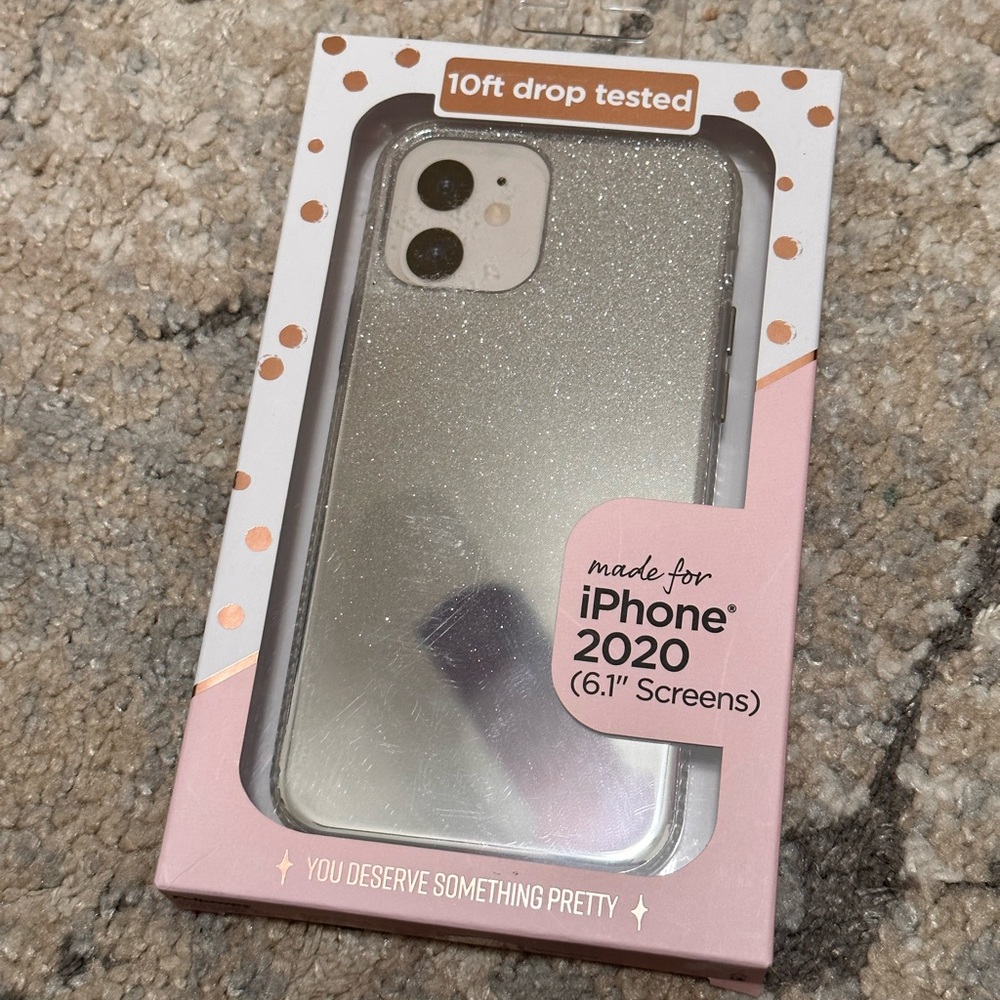 iPhone case for 6.1” screens 📱✨🤍